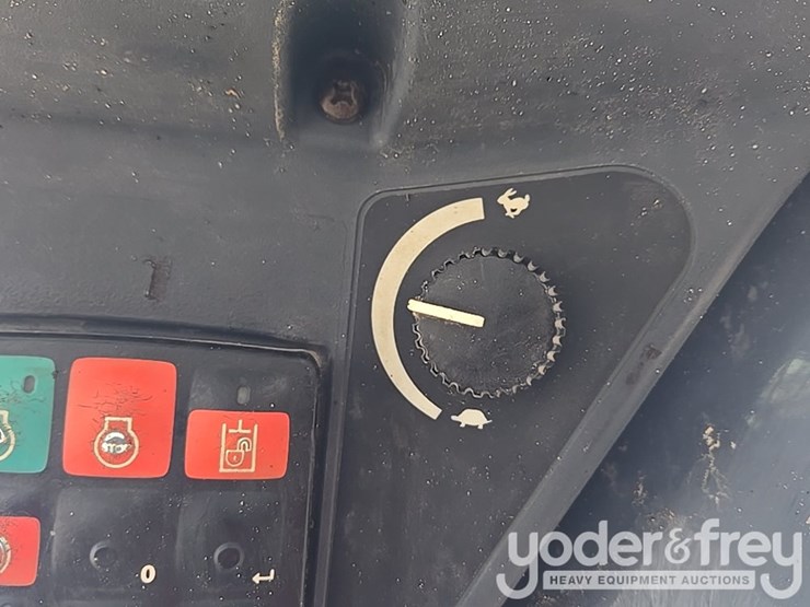 2021-deere-317g-image-64