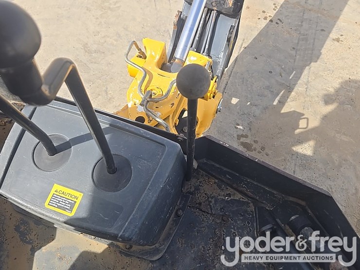 2014-deere-310k-ep-image-71