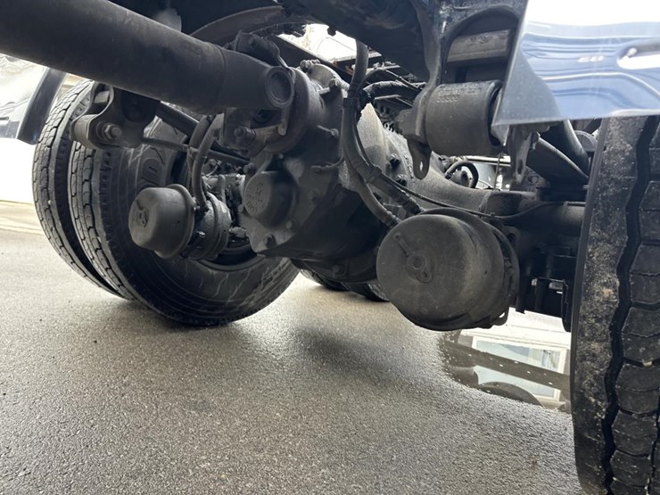 2020-volvo-10-image-35