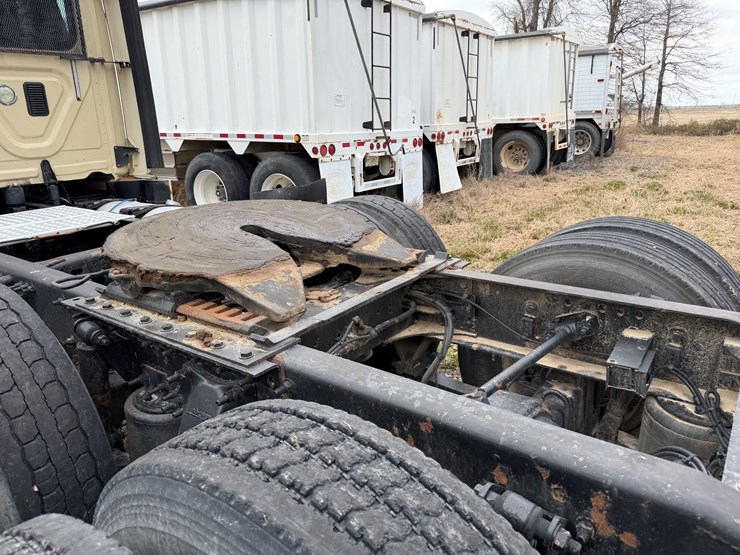 #40952-•-2016-freightliner-t/a-daycab-truck-tractor-3akjged50gshn2261-image-22