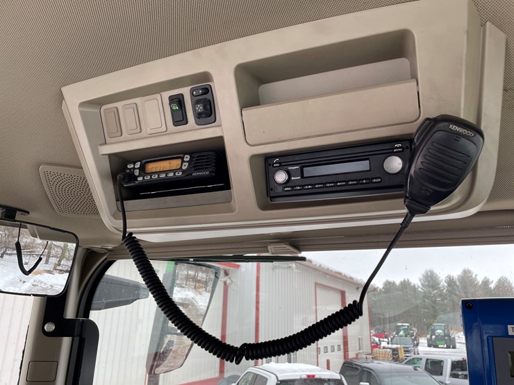 2020-john-deere-8r-340-image-34