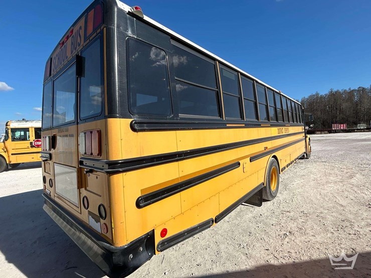 2011-freightliner-b2-image-3