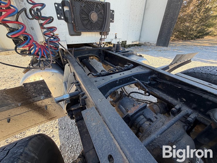 2016-peterbilt-579-image-14