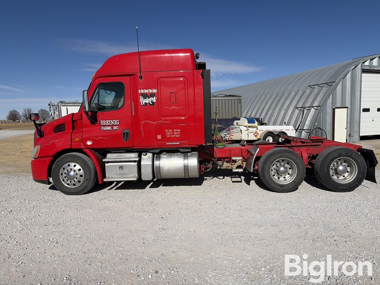 2013-freightliner-cascadia-113-image-8