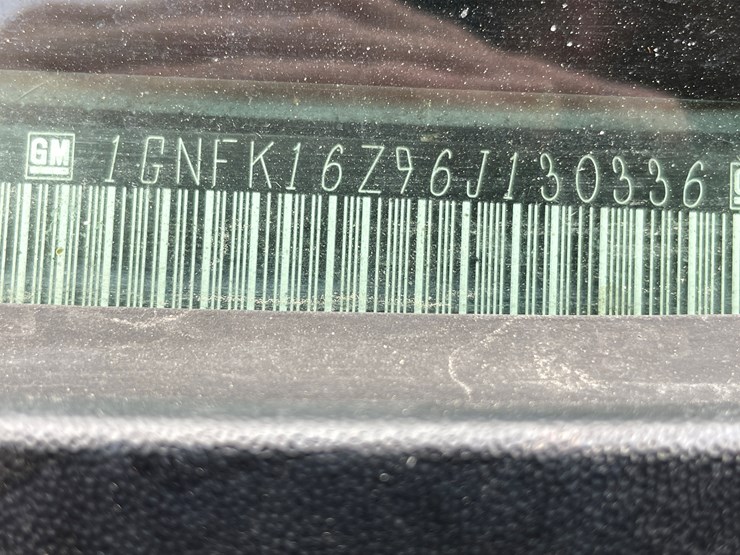 2006-chevrolet-suburban-image-30