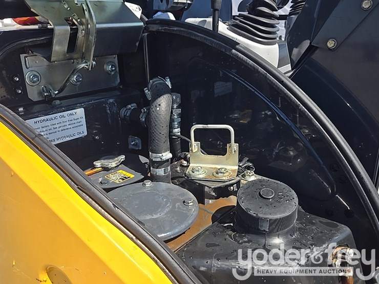 2020-deere-35g-image-58