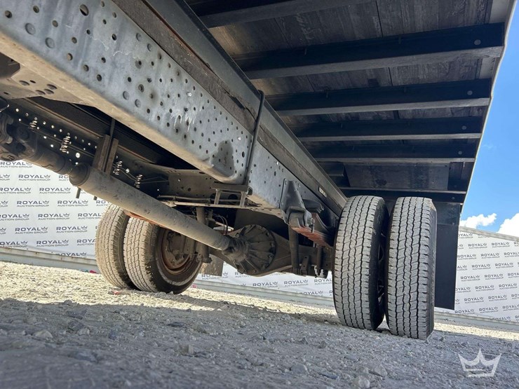 2016-isuzu-npr-image-18