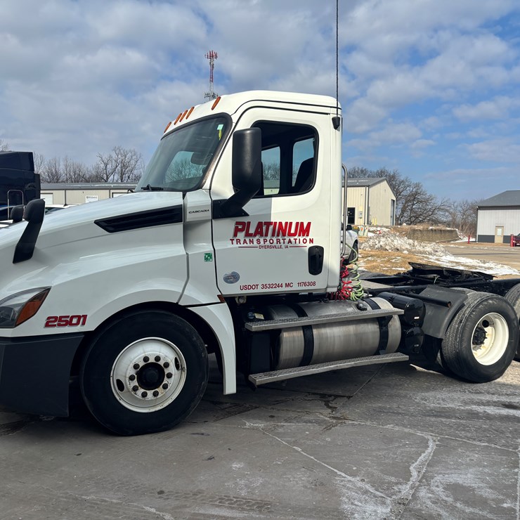 2018 FREIGHTLINER CASCADIA 126