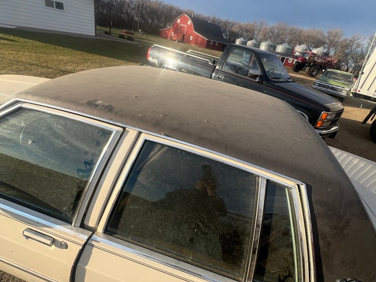 lot-13.-oldsmobile-delta-88-royale-car,-4-dr.,-196,050-mi,-307-v8,--4-speed-automatic-image-35