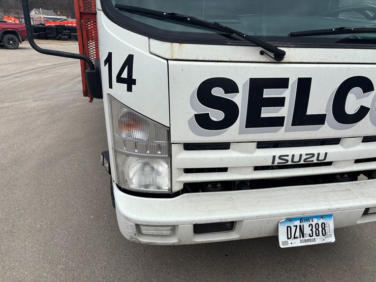 2015-isuzu-npr-xd-image-11