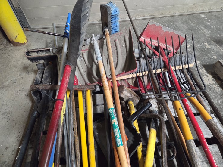 #5428-•-pallet-of-shovels,-brooms,-squeegees,-and-more-image-4