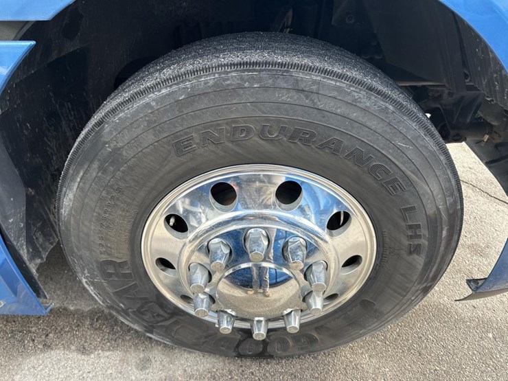 2019-volvo-10-image-64