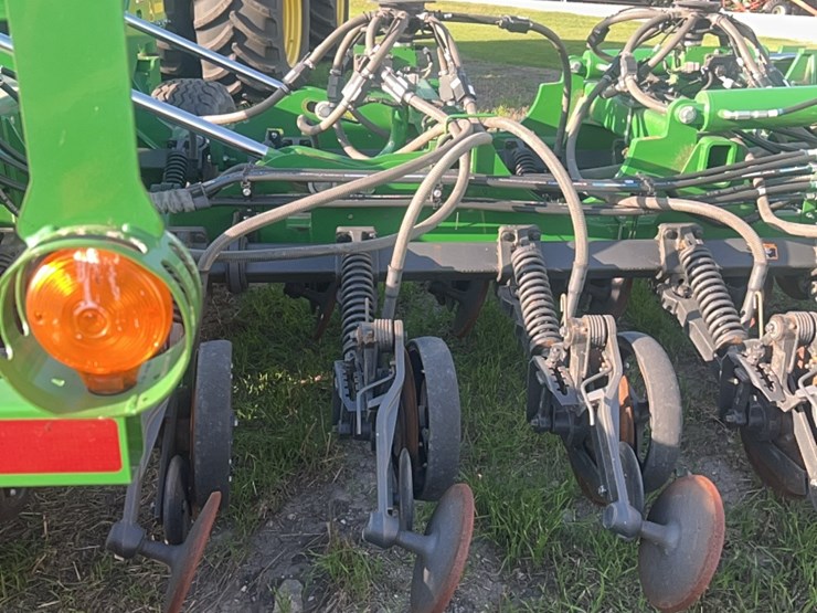 2018-john-deere-1910-image-174