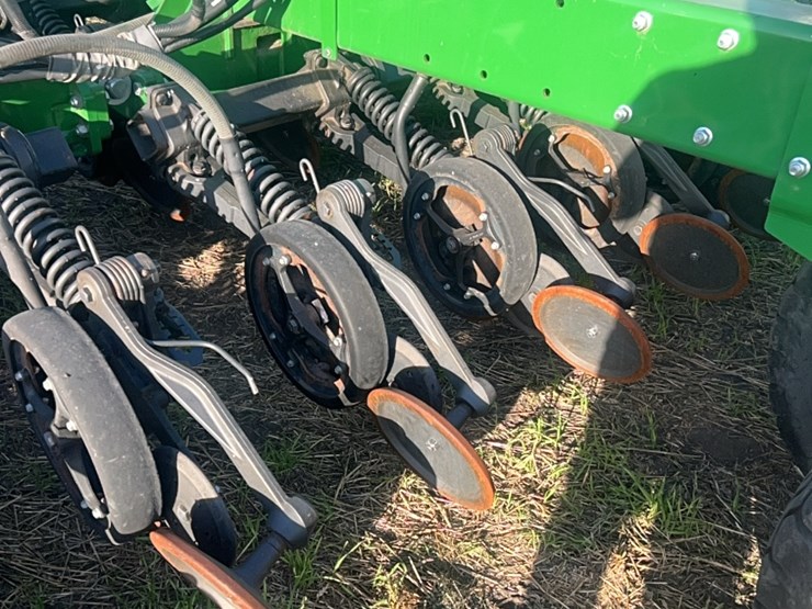 2018-john-deere-1910-image-130