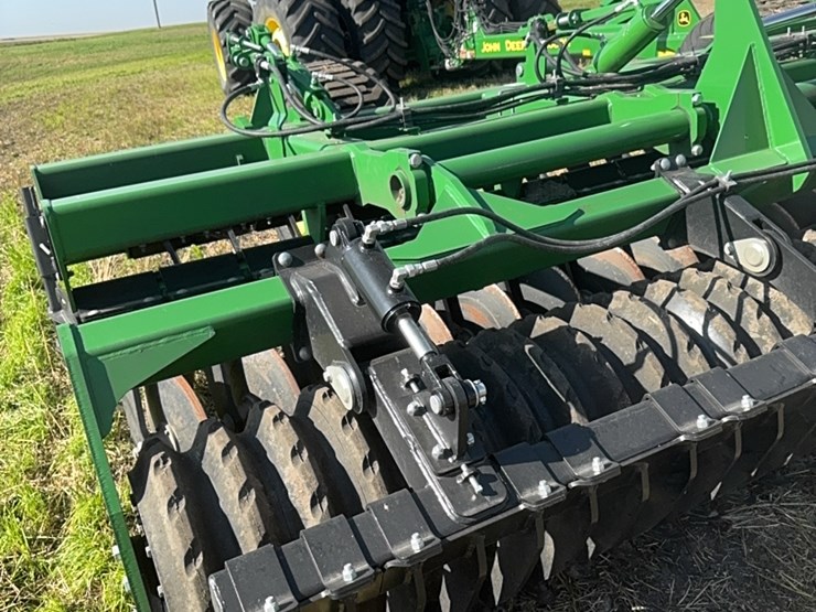 2023-john-deere-h-image-40