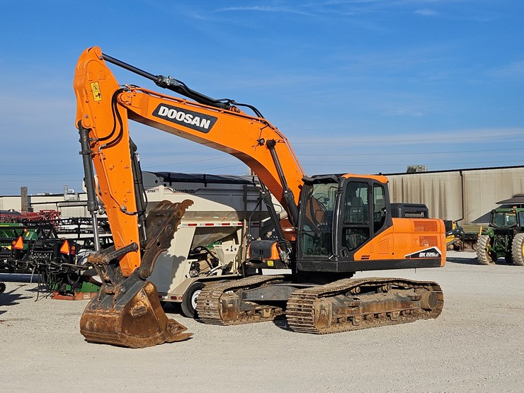 2022-doosan-dx225-lc-image-1