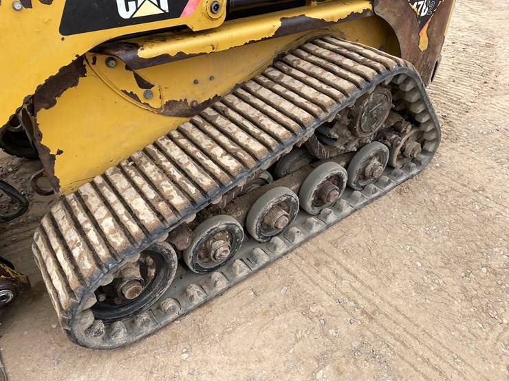 caterpillar-247-image-13