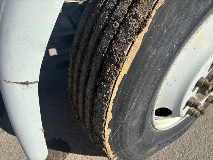 freightliner-fl70-image-63