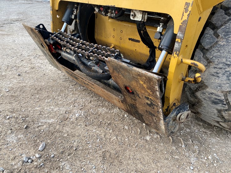 2023-caterpillar-226d3-image-14