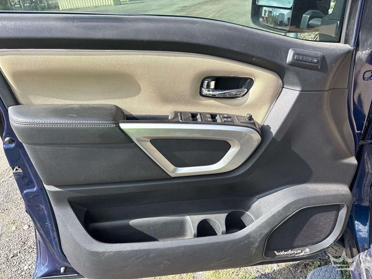 2016-nissan-titan-image-10