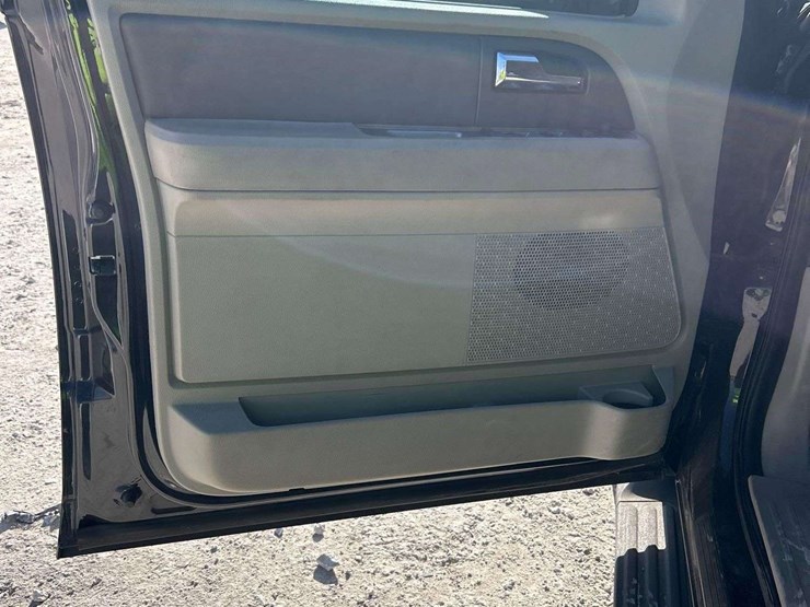 2012-ford-expedition-image-11