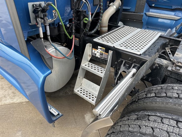 2022-kenworth-t680-image-14