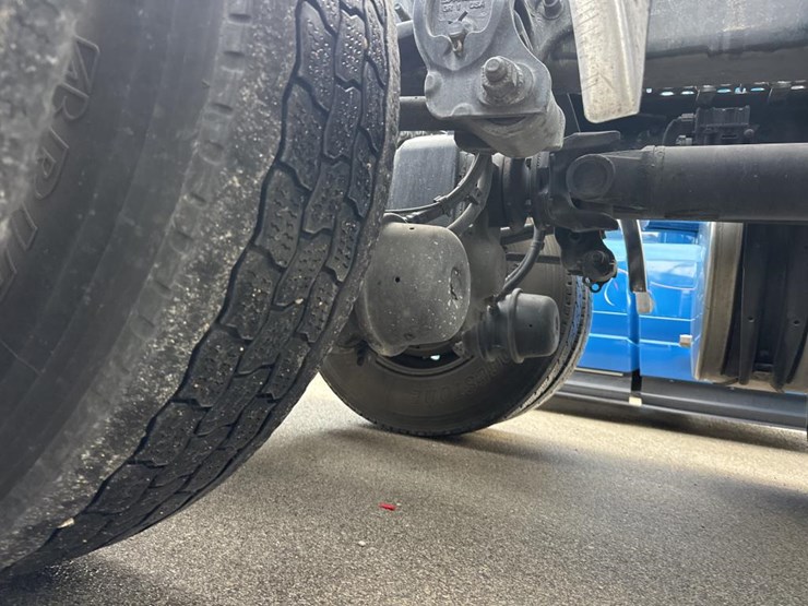 #2226-•-2024-volvo-vnl-sleeper-cab-semi-truck-tractor-image-40