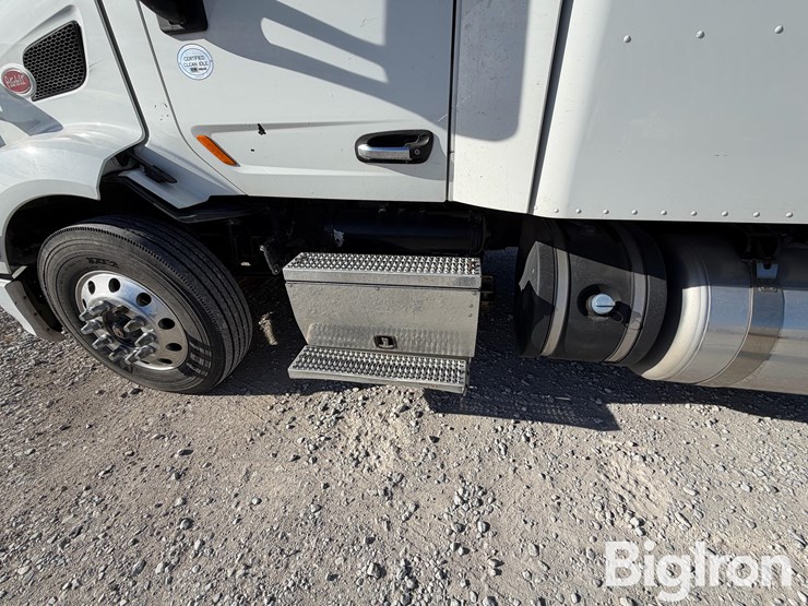 2016-peterbilt-579-image-9