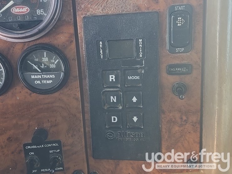 2009-peterbilt-335-image-65