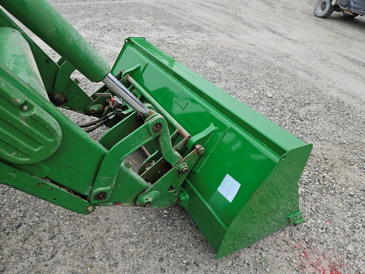 2017-john-deere-6110m-image-24