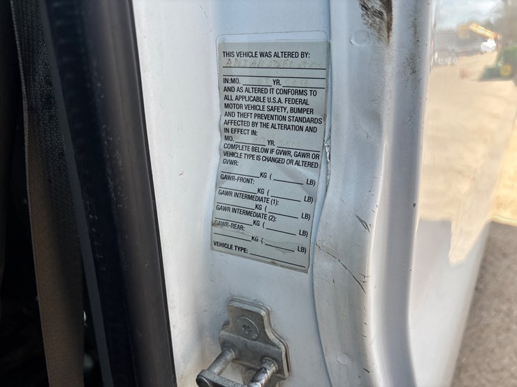 2016-gmc-3500-image-12