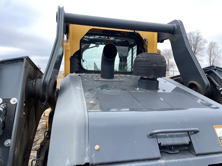 2019-john-deere-332-image-18