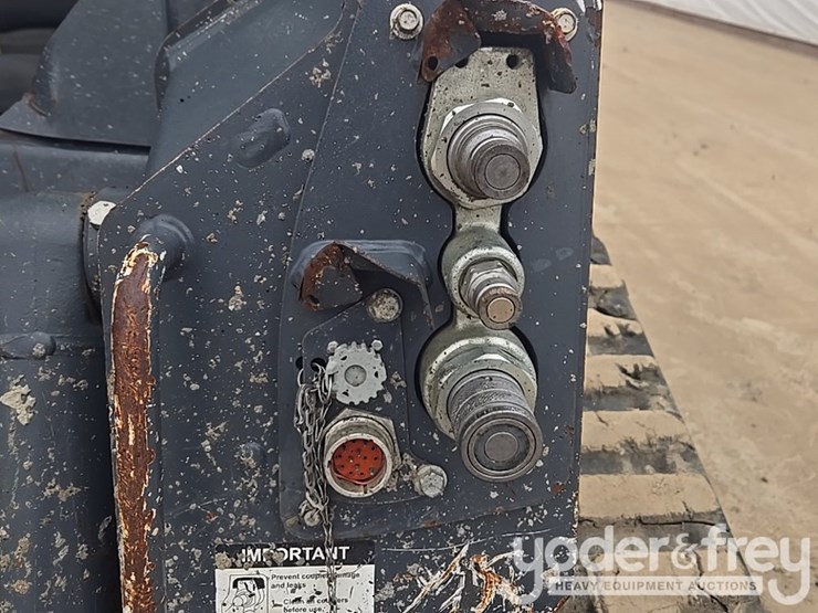 2021-deere-317g-image-36