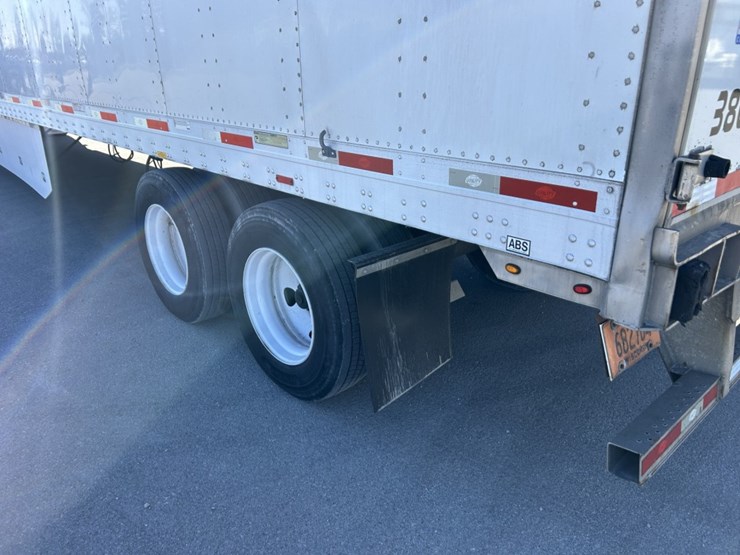 2014-utility-53'-image-14