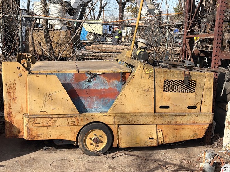 #60-•-lot-60-image-2