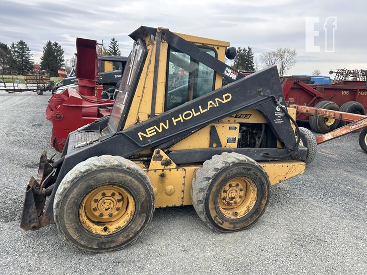 new-holland-l783-image-1