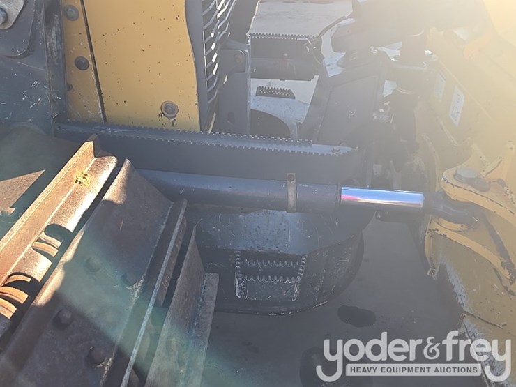 2018-deere-700k-image-30