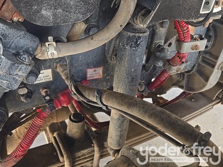 2017-freightliner-m2-106-image-23