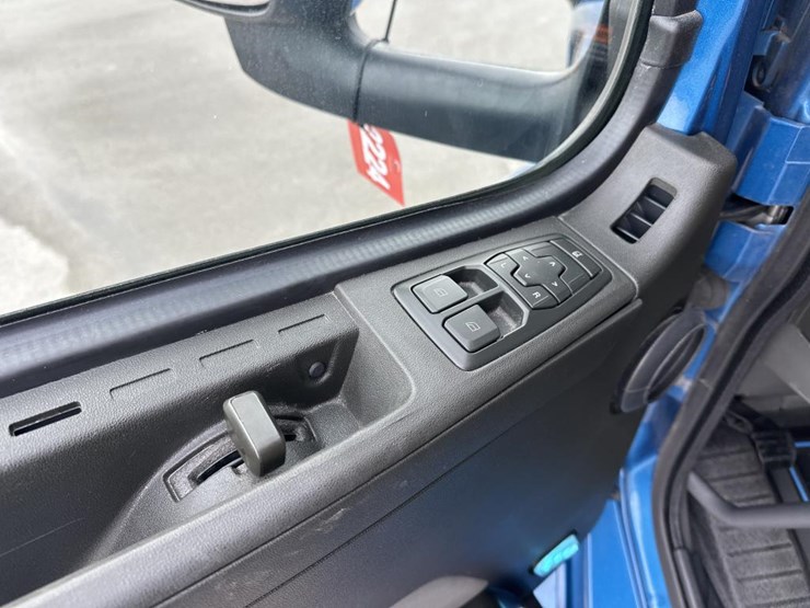 #2224-•-2025-volvo-vnl-sleeper-cab-semi-truck-tractor-image-54