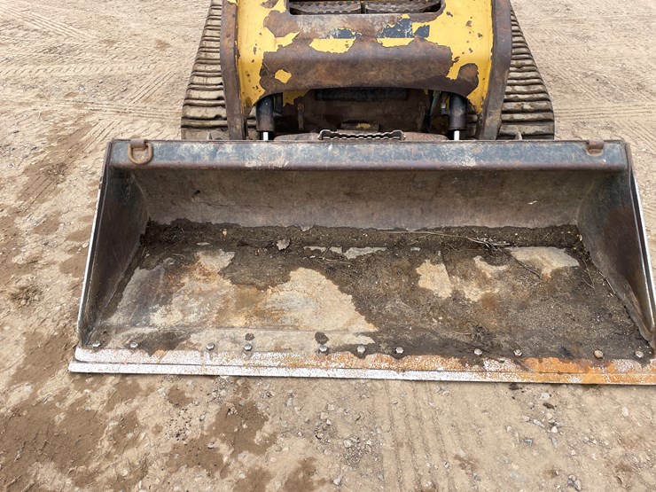 caterpillar-247-image-12