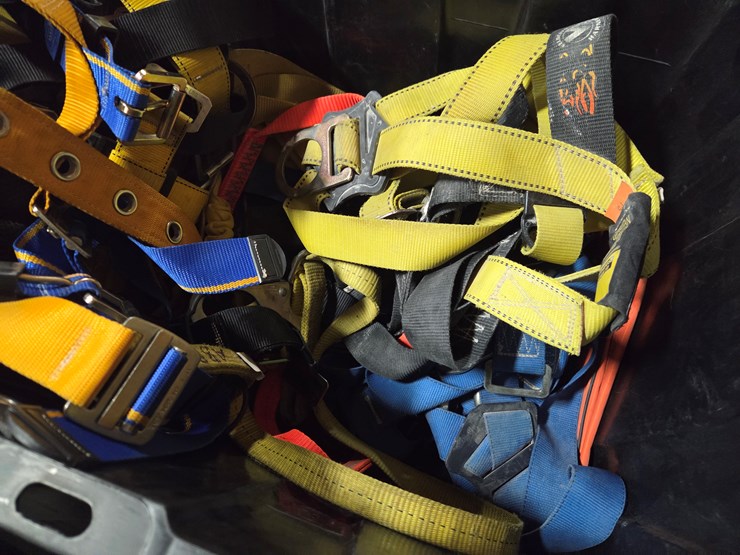 #5368-•-safety-harnesses-and-self-retracting-lifelines-image-3