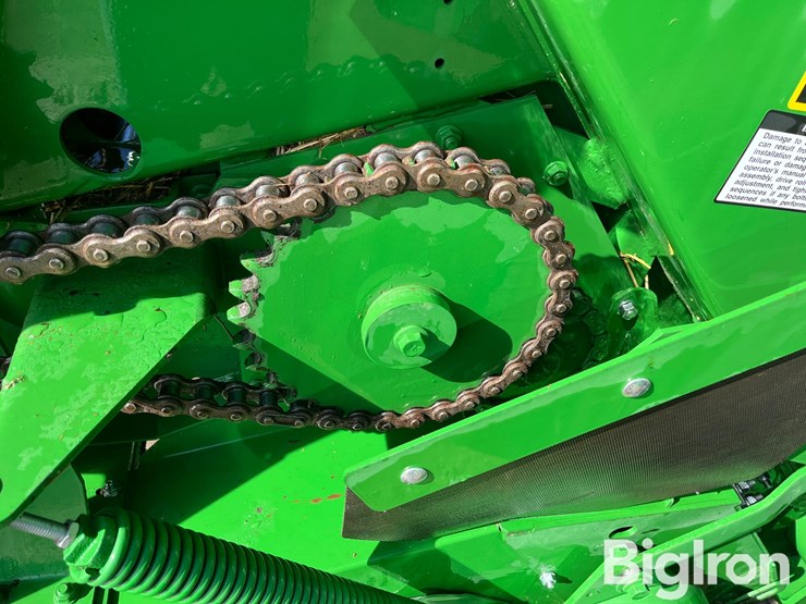 2021-john-deere-560m-image-13