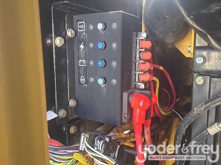 2016-caterpillar-335fl-image-61