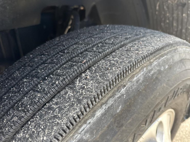 2019-volvo-10-image-65