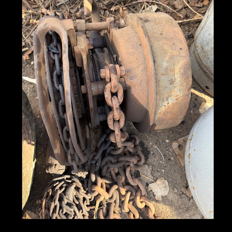 #39 • Wright 2 ton chain hoist