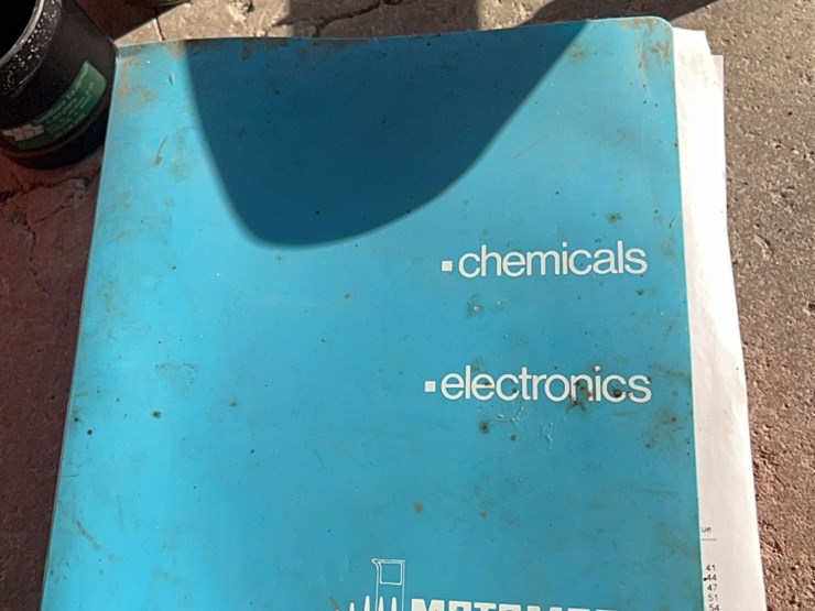 motompco-moisture-tester,-complete-unit-with-scales,-book,-cup,-thermometer-image-24