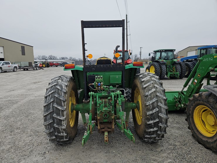 2014-john-deere-6105d-image-11
