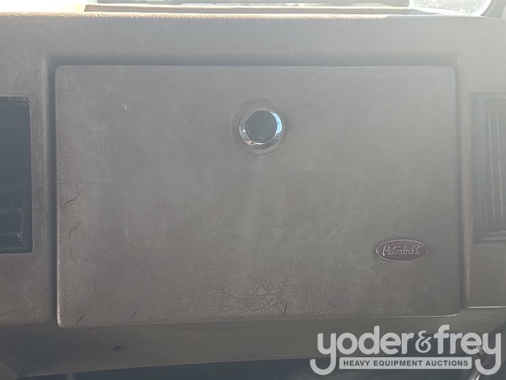 2009-peterbilt-335-image-62