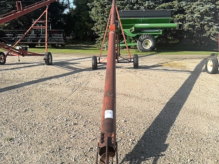 sakundiak-44’x7”-auger-w/10-hp-single-ph-220-baldor-electric-motor,-equipped-with-12-v-lift-￼-image-1