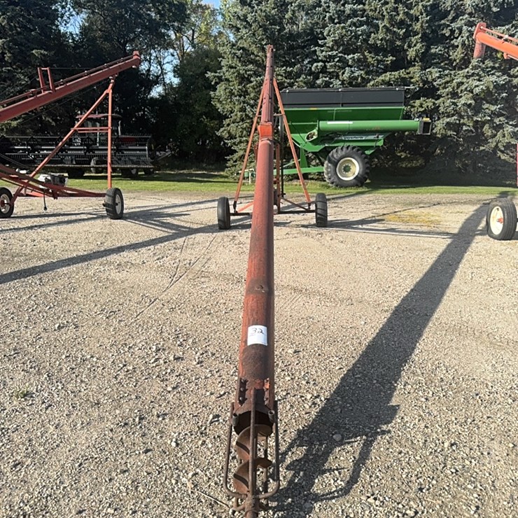 Sakundiak 44’x7” auger w/10 HP single ph 220 Baldor electric motor, equipped with 12 V lift ￼